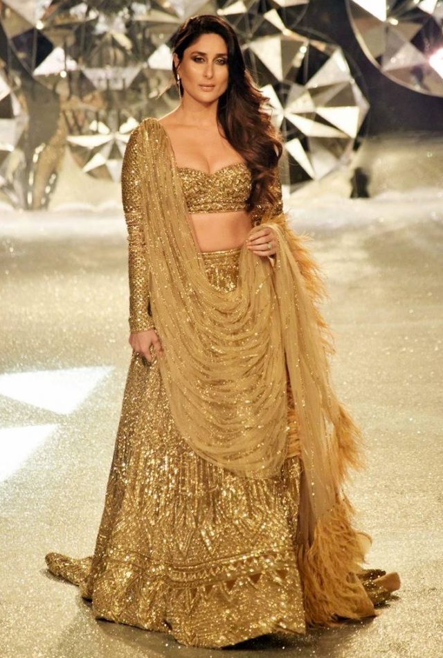kareena kapoor in black lehenga