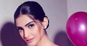 Sonam Kapoor stuns at the Filmfare Awards 2019