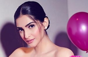 Sonam Kapoor stuns at the Filmfare Awards 2019