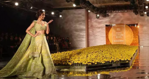 Malaika Arora And Aditi Rao Hydari looks stunning and beautiful on the ramp for the desinger