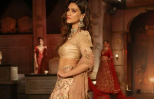 Kriti Sanon looks beautiful and also turns into a showstopper for designer shyamal And bhumika for India couture week 2019