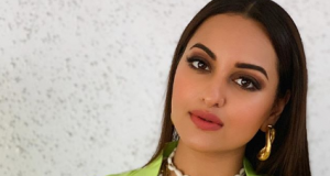 Sonakshi sinha gives pose wearing ethnic style for the fashion goals
