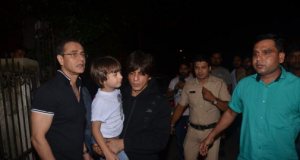 Here's some pictures of a family outing enjoying dinner date: Shah Rukh Khan his Wife Gauri Khan and their children's