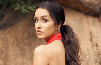 Shraddha Kapoor looks beautiful in this dress Shraddha Kapoor looks beautiful in this dress