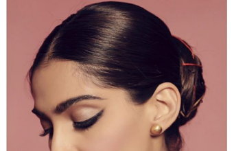 Sonam Kapooor looks beautiful in sari from Anavila creation Sonam Kapooor looks beautiful in sari from Anavila creation