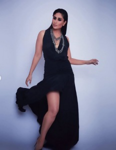 Kareena Kapoor Khan looks lovely in this black outfit