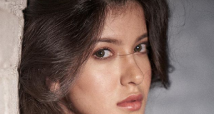 Shanaya Kapoor stuns in this ripped denim jacket