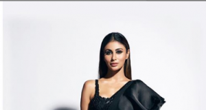 Mouni Roy looks super HOT in black sari