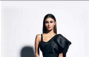 Mouni Roy looks super HOT in black sari