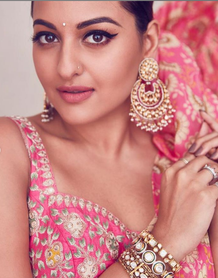 Sonakshi Sinha looks elegant in this PINK sari