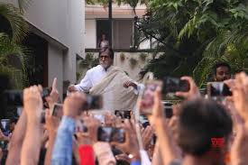 Amitabh Bachchan misses crowds outside his house amid lockdown