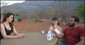 Salman Khan cleans his Panvel farmhouse with Iulia Vantur