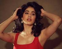 Janhvi Kapoor Confesses to Kareena Kapoor That She Is a Phattu When It Comes to Flirting