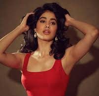 Janhvi Kapoor Confesses to Kareena Kapoor That She Is a Phattu When It Comes to Flirting