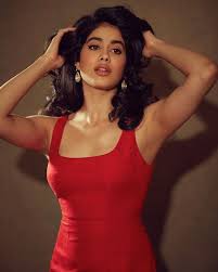 Janhvi Kapoor Confesses to Kareena Kapoor That She Is a Phattu When It Comes to Flirting
