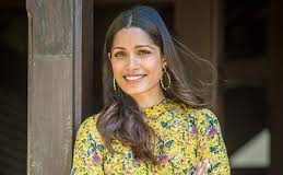 Freida Pinto announces her pregnancy