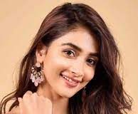 Pooja Hegde shares her experience of attending the Ganga aarti in Banaras