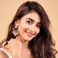 Pooja Hegde shares her experience of attending the Ganga aarti in Banaras