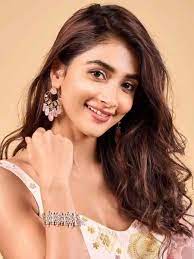 Pooja Hegde shares her experience of attending the Ganga aarti in Banaras