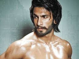 Ranveer Singh flaunts his ripped physique