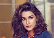 Not coming from a film background, it's a whole different world - Kriti Sanon
