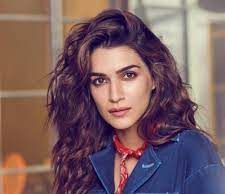 Not coming from a film background, it's a whole different world - Kriti Sanon