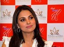 Lara Dutta blushed as Shah Rukh Khan whispered something to her on the sets of Don 2