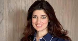 Twinkle Khanna shares a video of her singing a song, her family and friends react