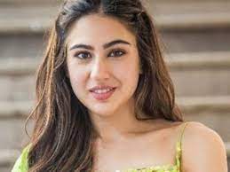 Sara Ali Khan politely refuses to pose after being pushed by the paparazzi