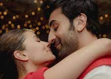Alia Bhatt approves of Ranbir Kapoor's ethnic avatar and we ain't complaining!
