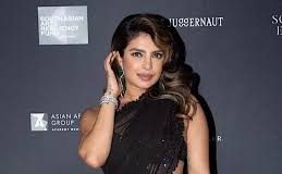 Priyanka Chopra to play Mindy Kaling's cousin in a Hollywood rom-com