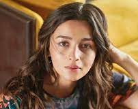 Alia Bhatt wins fans with no makeup look in blue dress: 'Shanaya from SOTY