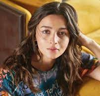Alia Bhatt wins fans with no makeup look in blue dress: 'Shanaya from SOTY
