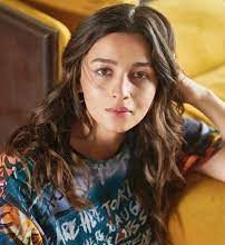 Alia Bhatt wins fans with no makeup look in blue dress: 'Shanaya from SOTY