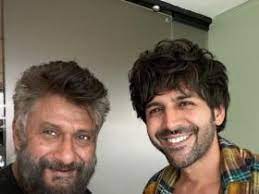 Kartik Aaryan poses with Vivek Agnihotri as he calls them small town, middle-class outsiders: ‘Made it on our own terms'